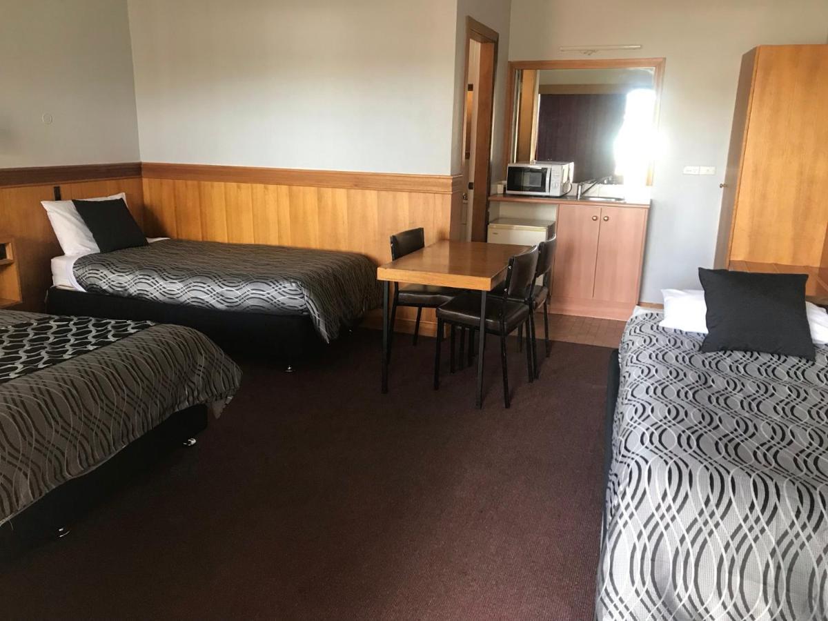 County Lodge Motor Inn West Wyalong Exteriér fotografie