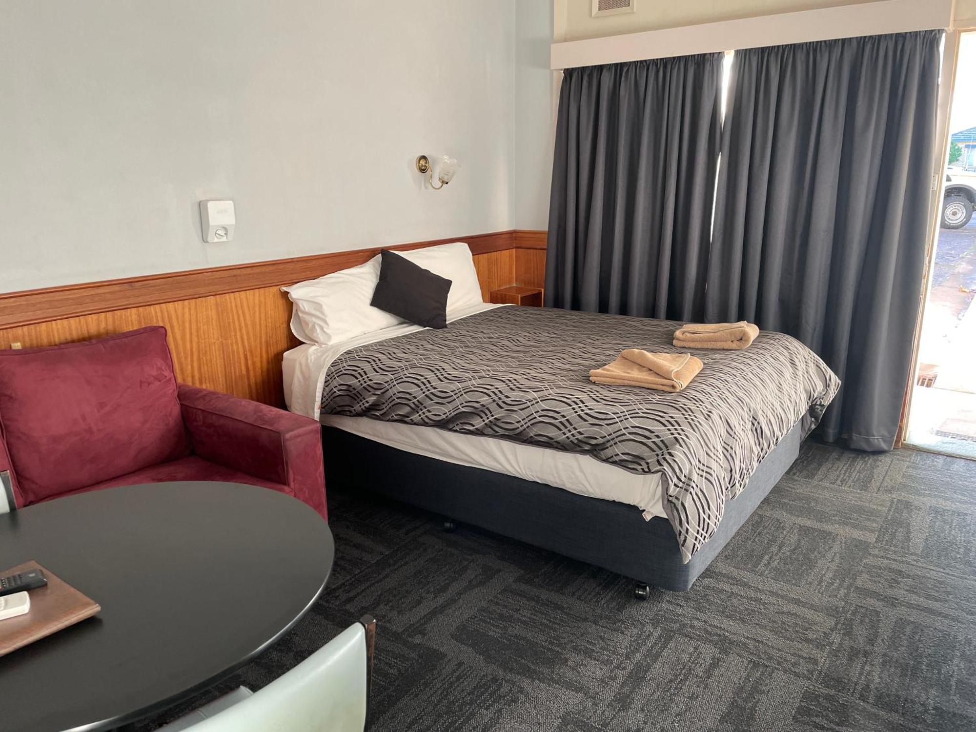 County Lodge Motor Inn West Wyalong Exteriér fotografie