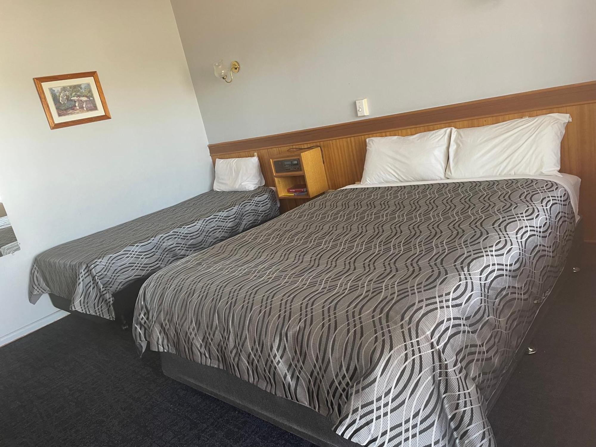 County Lodge Motor Inn West Wyalong Exteriér fotografie