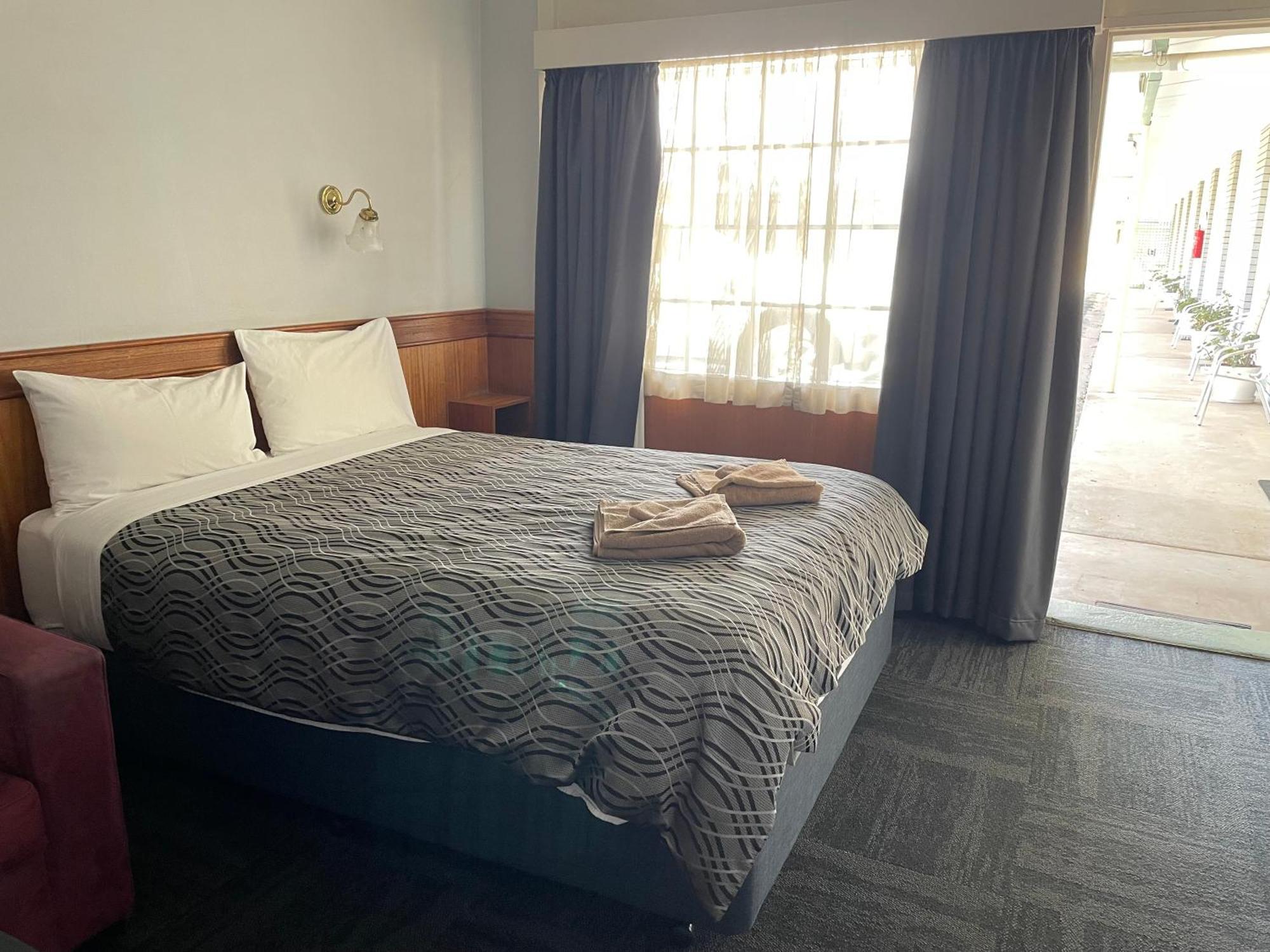 County Lodge Motor Inn West Wyalong Exteriér fotografie