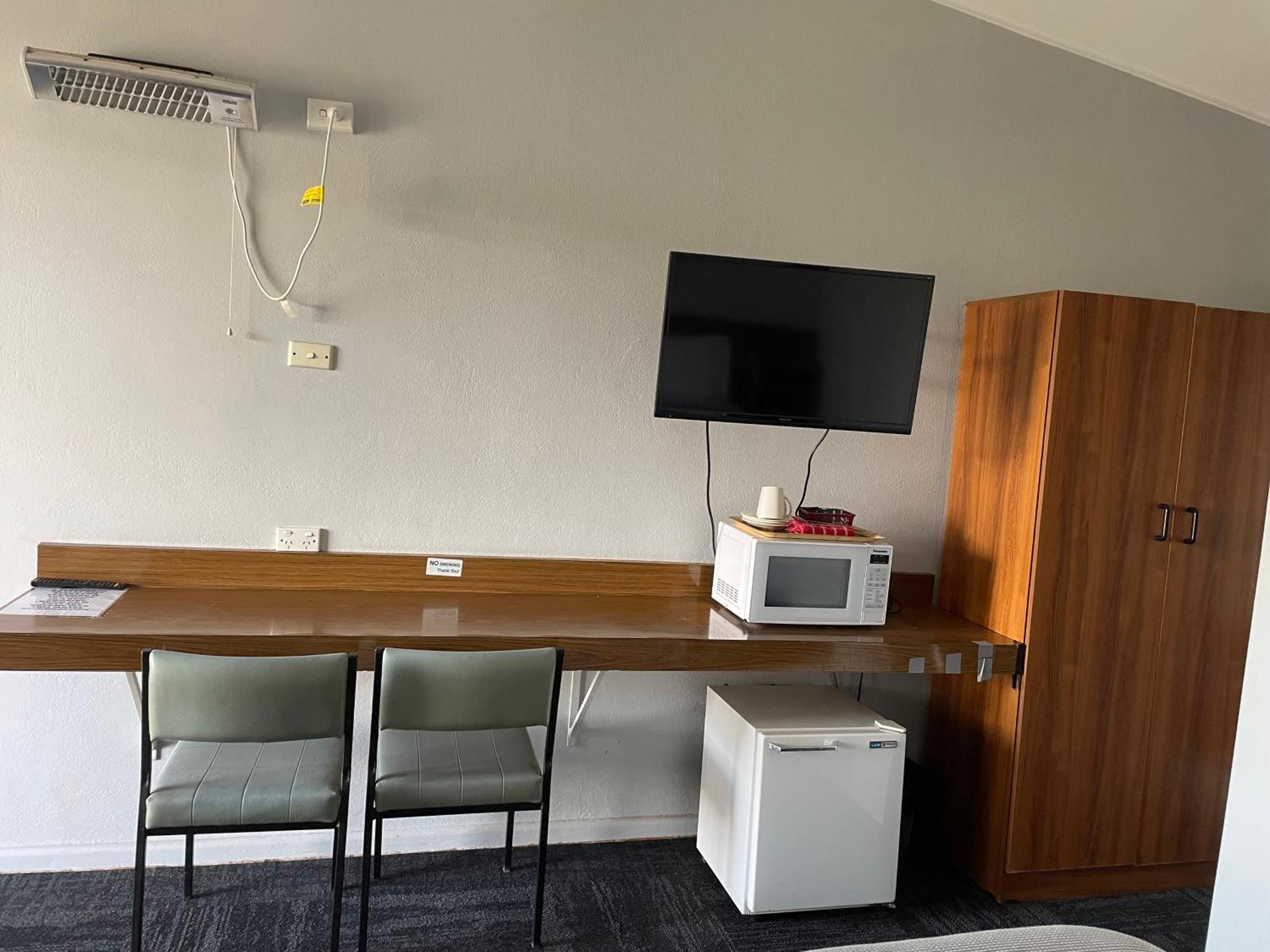 County Lodge Motor Inn West Wyalong Exteriér fotografie