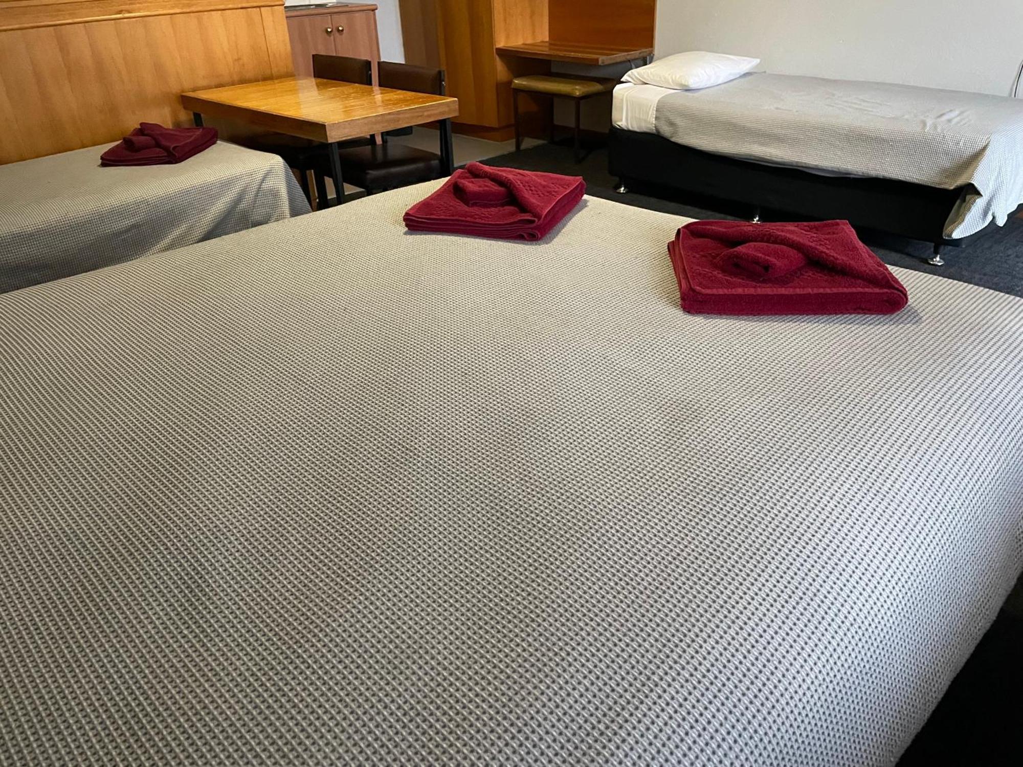 County Lodge Motor Inn West Wyalong Exteriér fotografie